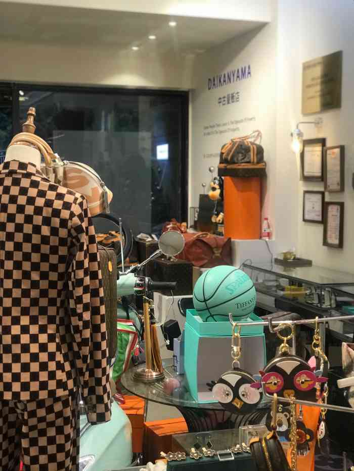 代官山中古店-"在成都的中古店里,代官山算是做的非常好的.