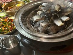 -围炉肉舍•炭烤活鳗•丹东海鲜烤肉(步行街店)