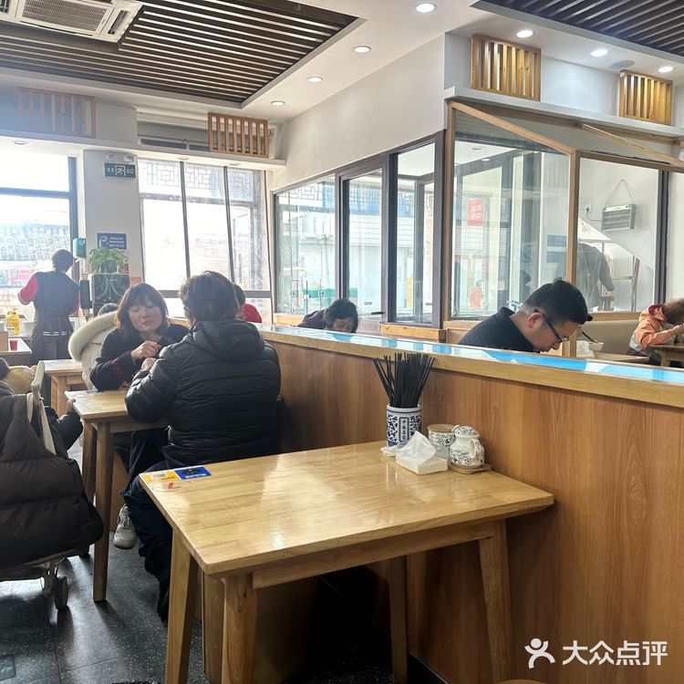 新场古镇日月伴