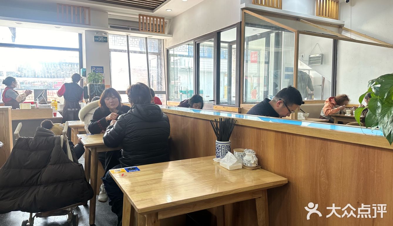 新场古镇日月伴