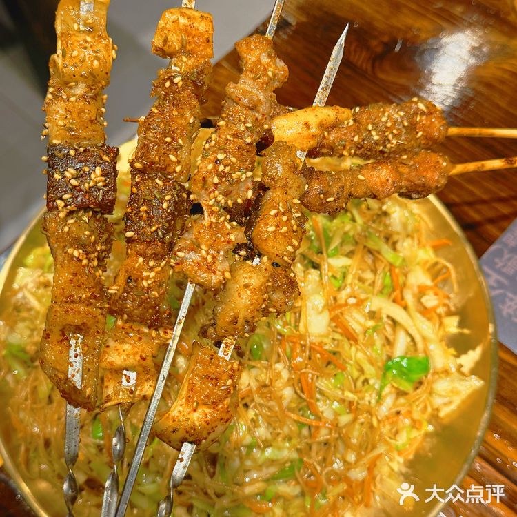 吃个烧烤…没想到拍到了人生的照片…🥹