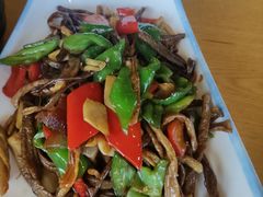 甜椒炒牛肝菌-品味泸沽湖•民族特色菜(大落水店)