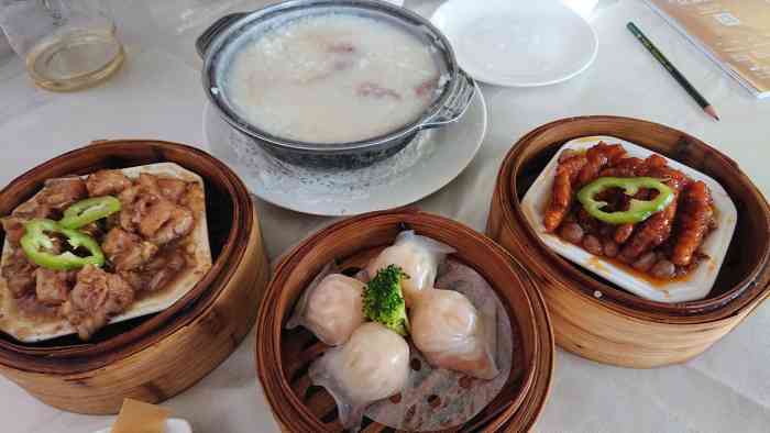南珠宫酒店·早茶餐厅-"早茶二连弹,菠萝包很有意思,内馅是菠萝酱.