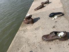 -多瑙河畔鞋履雕塑