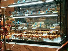 面包甜点陈列柜-老大昌(淮海中路店)