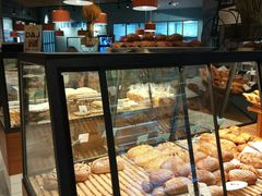 面包甜点陈列柜-Dough&Joe团憩(瑞虹天地月亮湾店)