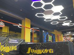 -爱蹦iBOON蹦床运动馆(江汉店)