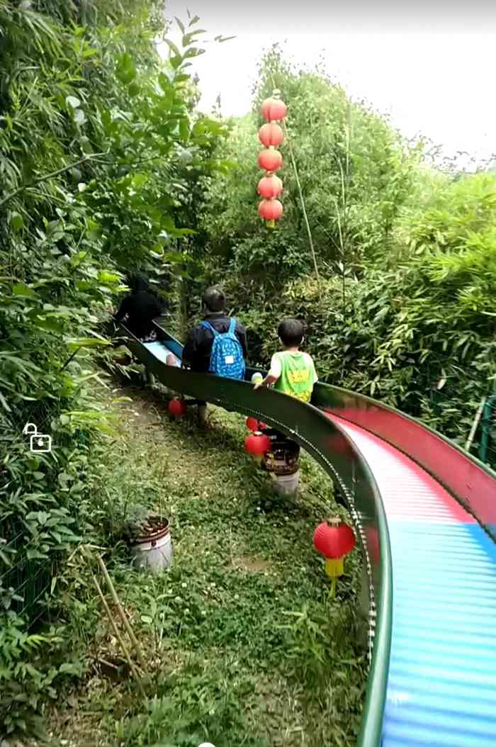 翡翠山山顶五彩滑道售票处-"五彩滑道,去了那么多年的闵体,真的是第一