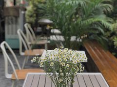 -彳亍咖啡·这里(水湾路店)