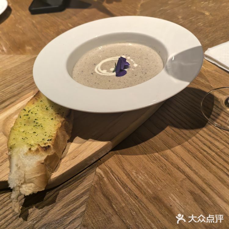 浪漫夜晚的美食约会