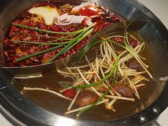 -茅草房·河畔园林火锅
