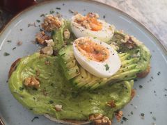 牛油果煮蛋吐司-RAC BAR(安福路店)