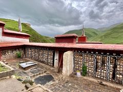 -比如骷髅墙景区