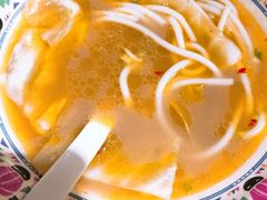 -鑫花溪牛肉米粉(人民广场店)