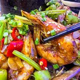 音乐餐厅里的虾哥蛙妹❗️好吃到飞起❗️