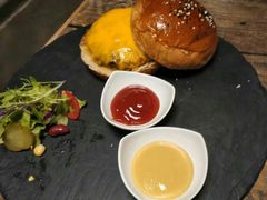 -HIGH FIVE哈福手工汉堡(桂林路店)