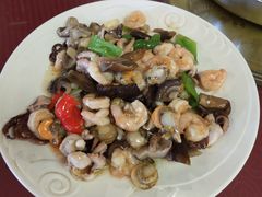 -鑫渔港海鲜本地菜·山海关浑锅(东戴河店)