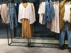 -URBAN REVIVO(上海中庚漫游城店)