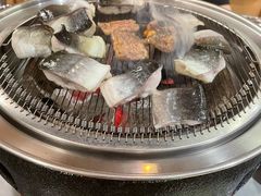 -围炉肉舍•炭烤活鳗•丹东海鲜烤肉(步行街店)