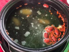 滋补汤底-花苑美食横琴生蚝火锅(拱北粤华路店)