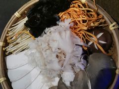 -尚尚仙·酸汤猪手·猪肚鸡火锅(华联万柳购物中心店)