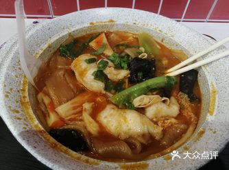 买的团购，第二次来吃了，是个巴沙鱼煲，我选的番茄味
