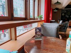 靠窗位-雕刻时光咖啡馆(南院门店)