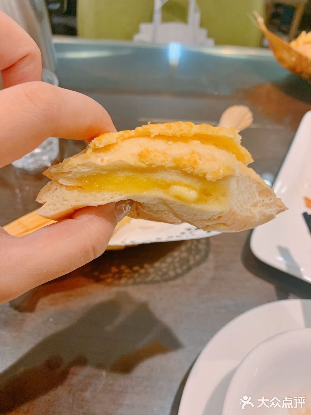 菠萝油也很不错！好吃！虾饺皇我觉得一般般