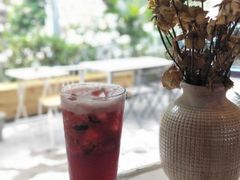-彳亍咖啡·这里(水湾路店)