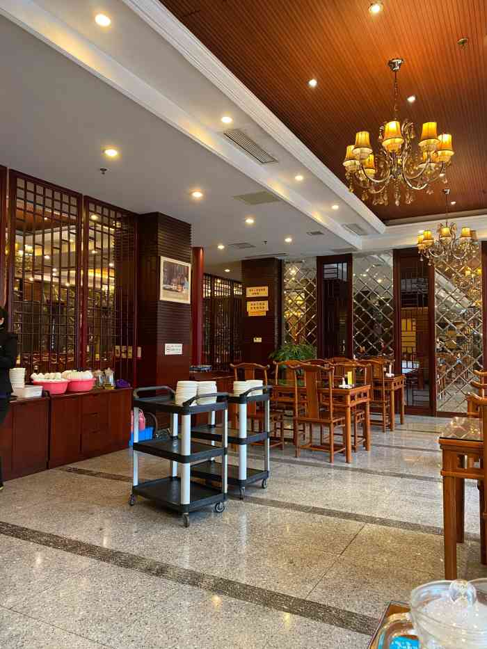 鸿运酒楼(城北店)-"晚上去吃 叫号排队呢 等了大概半个多小.