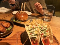 -三勾JJJ Burger&Coffee(梅溪湖店)