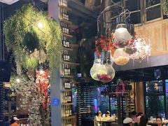 大堂-胡桃里音乐餐厅(陶溪川店)(川湘赣菜·世界百大酒庄直供红酒·音乐表演)