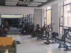 -岩顶健身(玄武店)