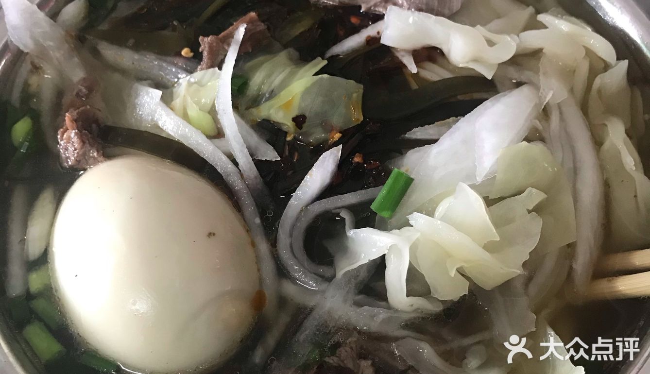 大夏天吃粉真的很需要勇气, 哪怕店里风扇很大到处吹