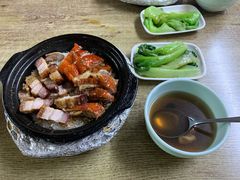 烧鹅拼烧肉-煲煲香快餐(南京路店)