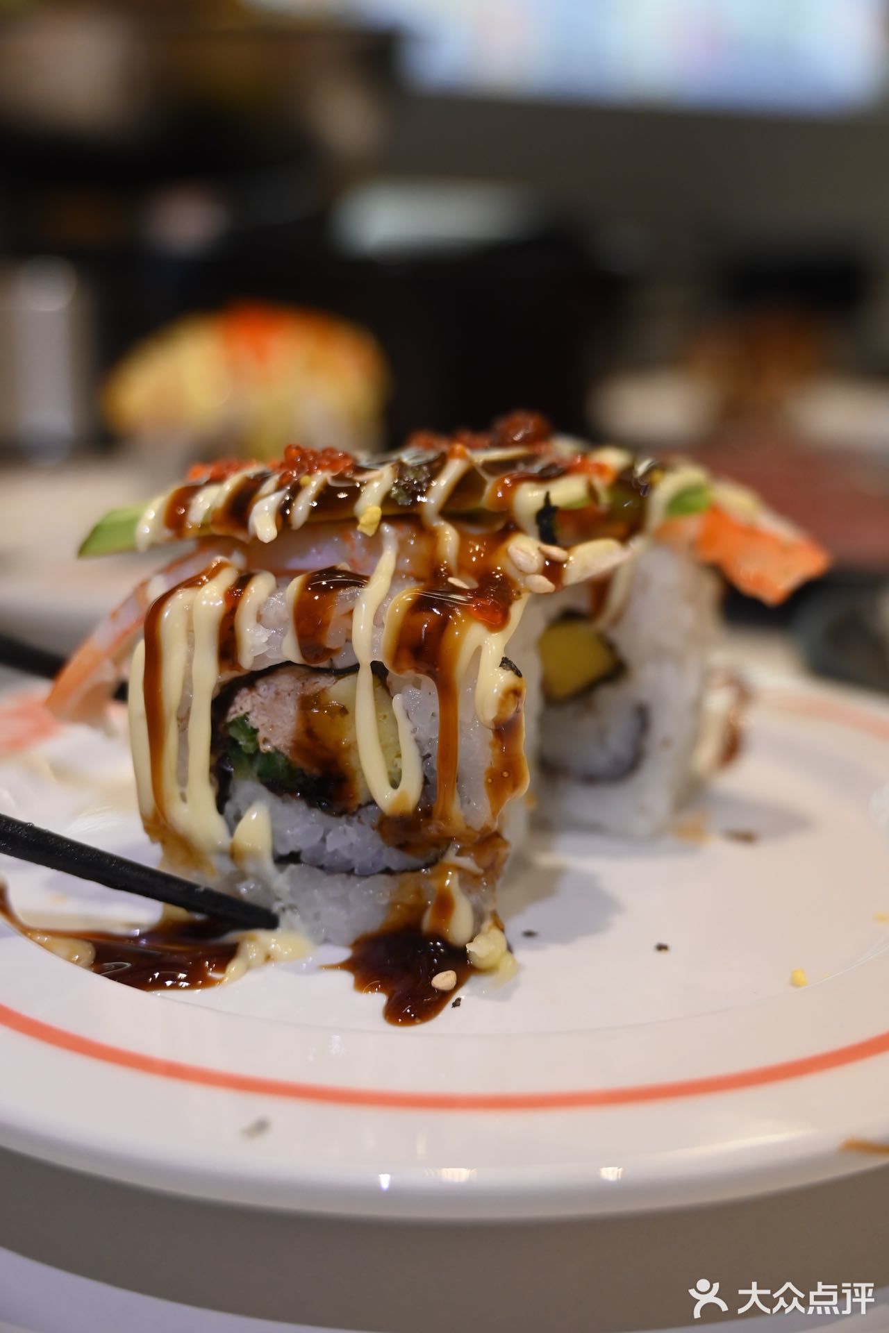 牛肉记得要裹上鸡蛋液来吃会更加鲜嫩。厚切鳗鱼寿司