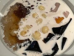 娟姗奶大满贯-RUXU入续糖水铺与包(卓悦中心店)