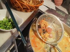 -尚尚仙·酸汤猪手·猪肚鸡火锅(华联万柳购物中心店)