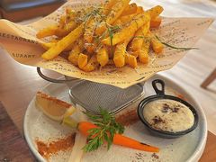 -Mark&Mars Restaurant