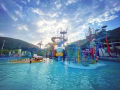 -平湖九龙山乐满地水上乐园