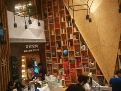 -新华里咖啡书吧(新华书店小寨店)