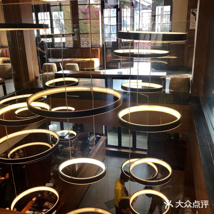 星巴克臻选(成都宽窄巷子店)大堂图片