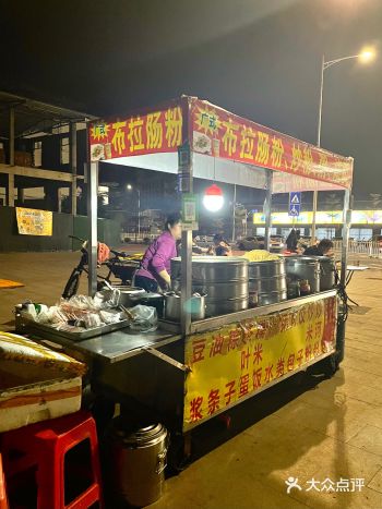 肇庆 3块️凌晨的布拉肠摊摊太暖心了