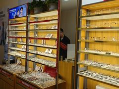 -优医视平价眼镜蔡司依视路折扣工厂店(十里堡店)