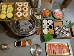 -围炉肉舍•炭烤活鳗•丹东海鲜烤肉(步行街店)