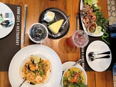 -Chom Cafe and Restaurant