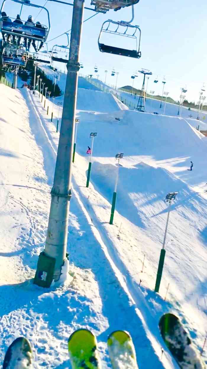 南山滑雪场-"南山是我在北京周边最喜欢的雪场,滑道选择.
