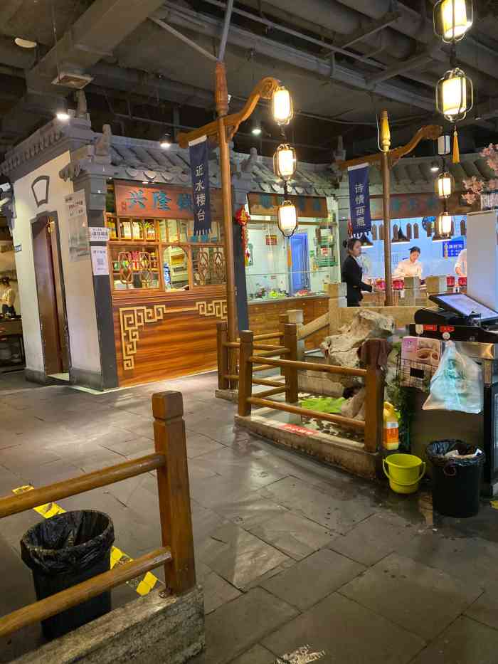 小菜园新徽菜(润州万达店)-"镇江万达广场三楼,看评价还不错,于是在离