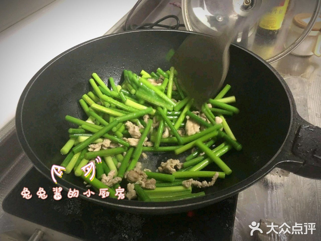 蒜苔炒肉🍲健康营养🐰10分钟就能做好。