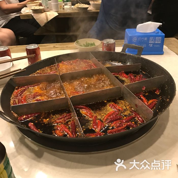 重庆两路口老火锅(玉林店)图片 - 第1张